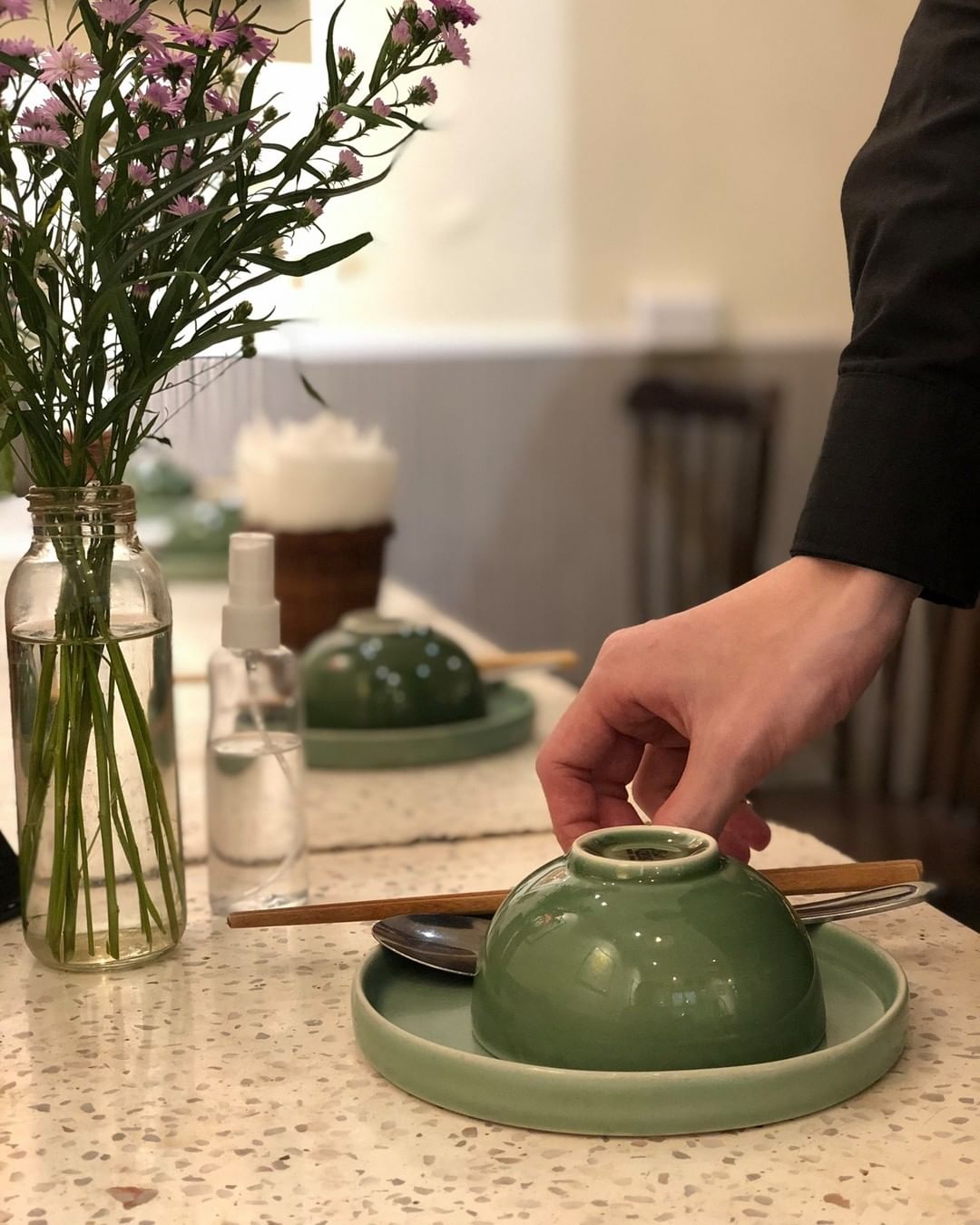 ? Nhà cửa đã tươm tất, thơm tho cho một bữa cơm sen tròn hương vị.