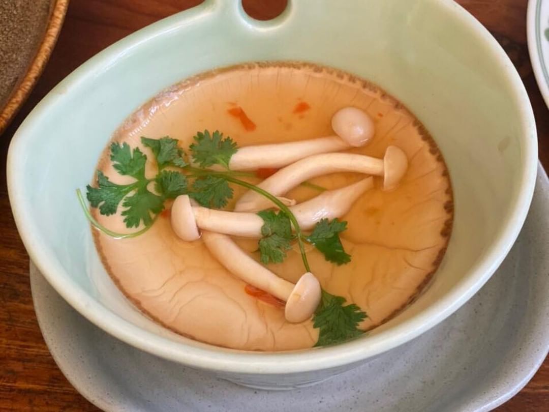 ? Êm ả bình yên là những ngày nghỉ thảnh thơi, không âu lo, không suy nghĩ và chậm rãi thưởng thức những món ăn ngon thơm mềm quyến luyến...